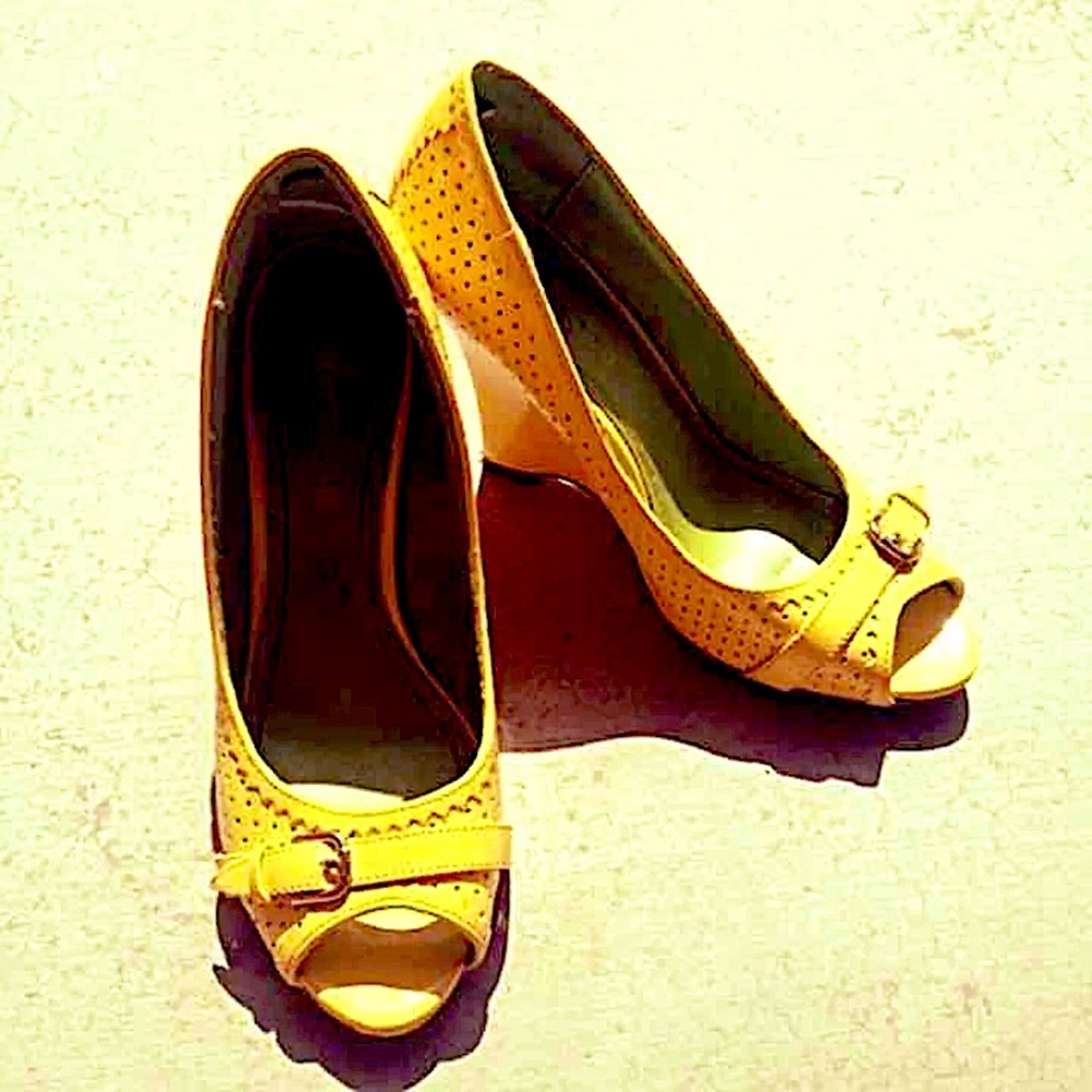 Yellow statement wedges